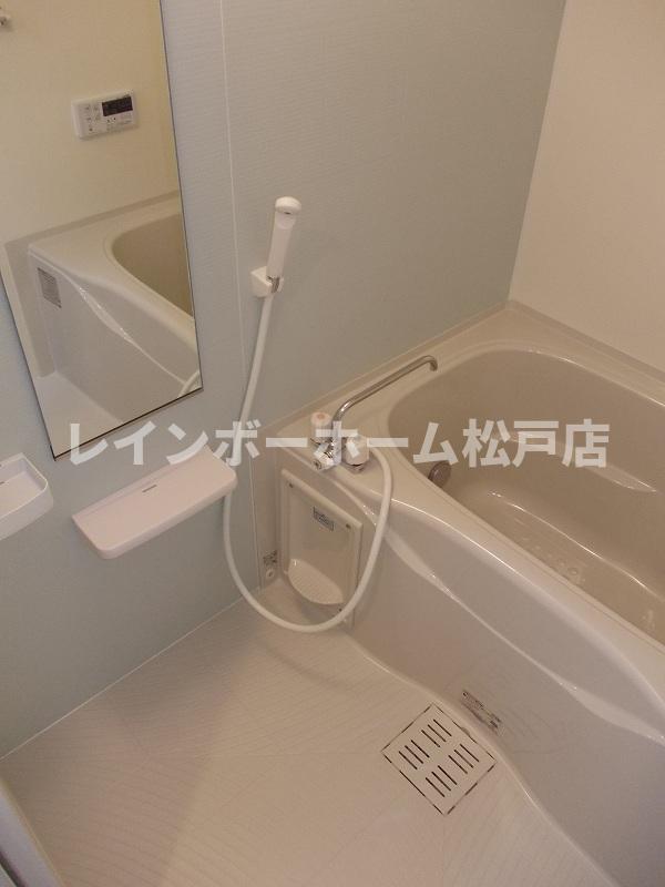 バス・シャワールーム　ゆったり過ごせるお風呂です