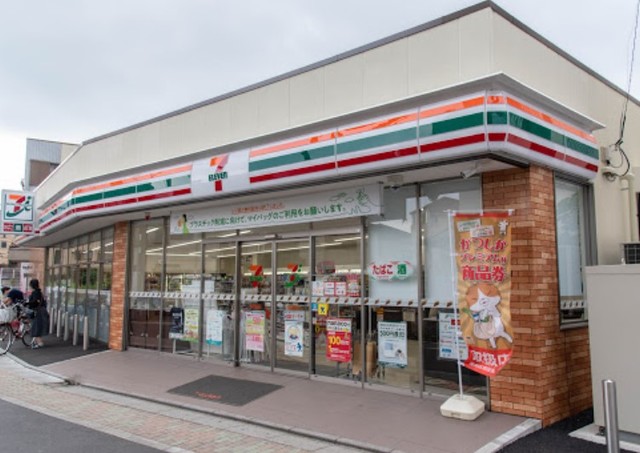 コンビニ　セブンイレブン葛飾金町駅西店（コンビニ）まで293m