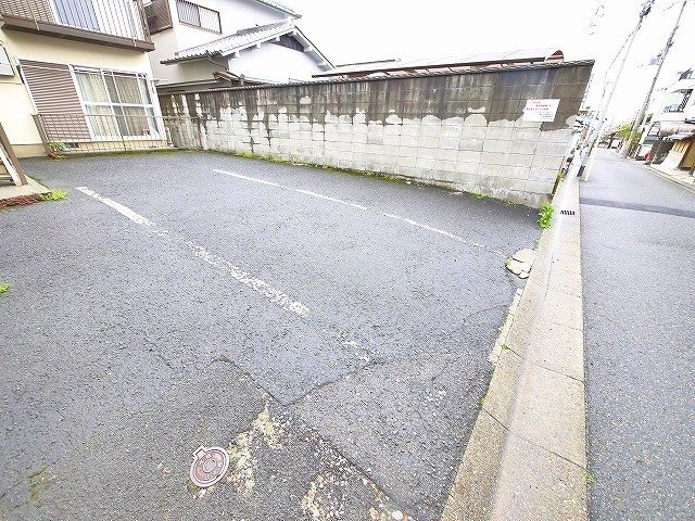 駐車場　駐車スペースもあります（空きがある場合、契約必要）