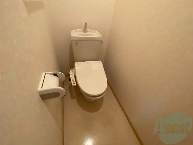 トイレ　ウォシュレット機能がついたトイレです。安心して使用できます。