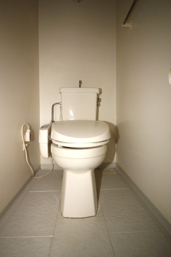 トイレ　トイレ温水洗浄便座