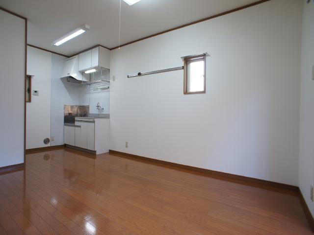 その他部屋・スペース　室内は木の温もりが優しいフローリングです♪
