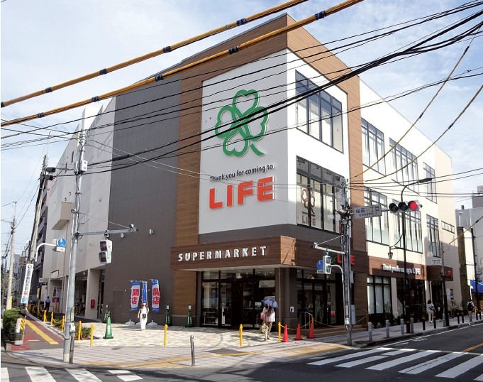 スーパー　ライフ梅島駅前店（スーパー）まで587m