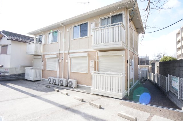 建物外観　落ち着いた雰囲気の外観です
