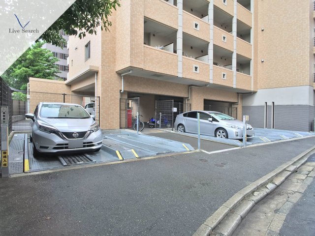駐車場　駐車場に車を止められます