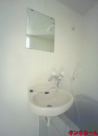 洗面設備　写真は別のお部屋のものでございます