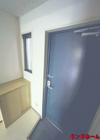 玄関　写真は別のお部屋のものでございます