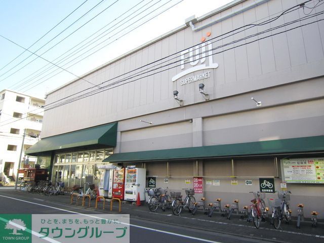 コンビニ　Fuji（コンビニ）まで180m