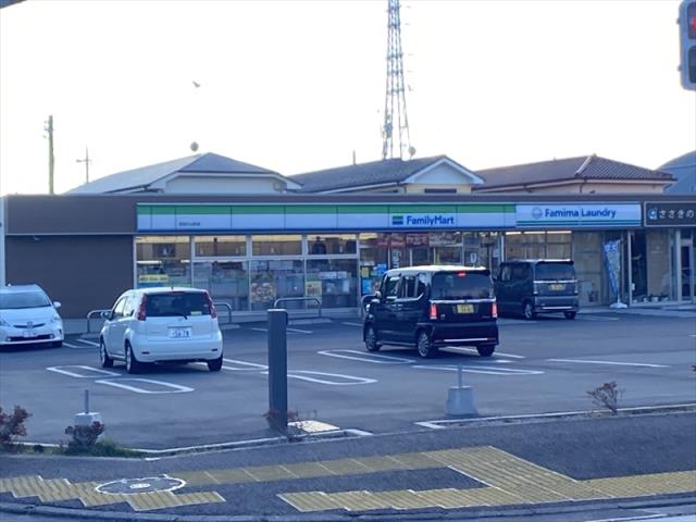 コンビニ　ファミリーマート町田小山町店（コンビニ）まで743m