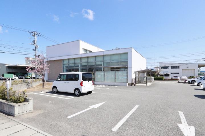 銀行　（株）徳島銀行／流通センター支店（銀行）まで897m