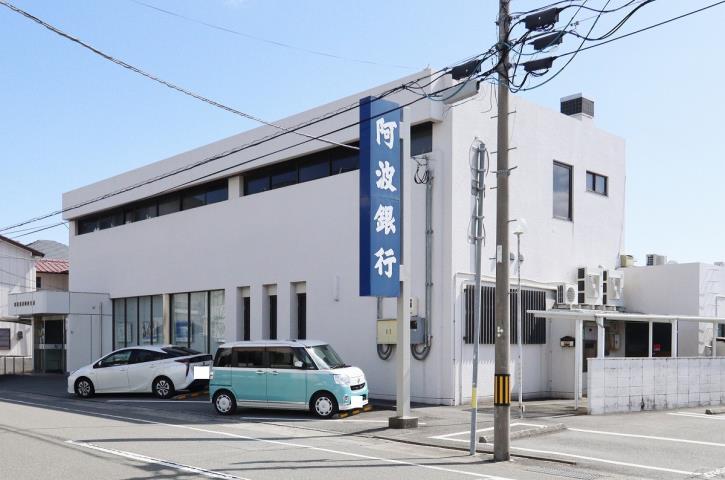 銀行　（株）阿波銀行／川内支店（銀行）まで1152m