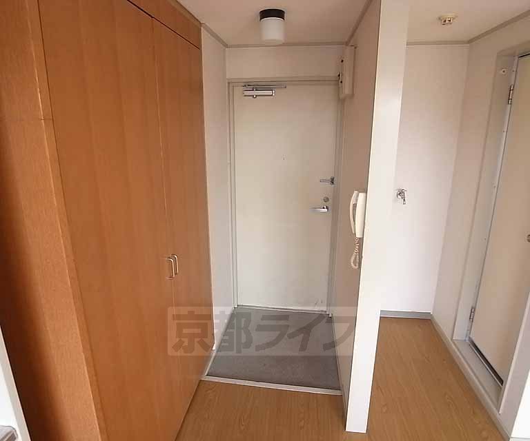 玄関　段差の低い玄関です。
