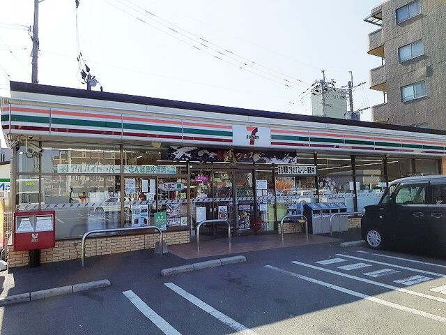 コンビニ　セブンイレブン流通団地店（コンビニ）まで110m