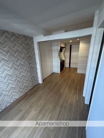 地下鉄谷町線 谷町四丁目駅 徒歩4分 15階建 築1年の居間写真