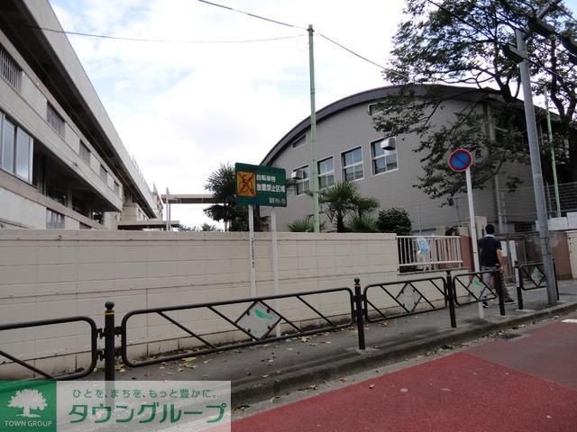 小学校　調布市立滝坂小学校（小学校）まで339m