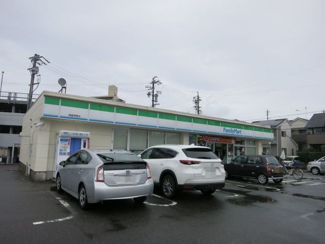 コンビニ　ファミリーマート 岡崎伊賀店（コンビニ）まで300m