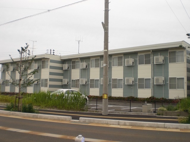 建物外観　国道７号線近くにあります