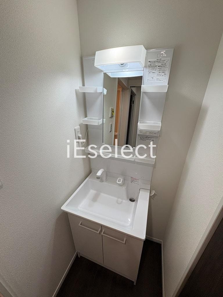 洗面設備　朝の忙しい時間に便利な洗髪化粧台！