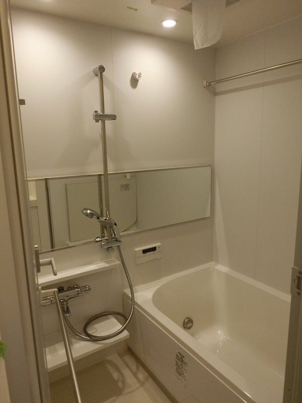 バス・シャワールーム　※同タイプの別のお部屋です。