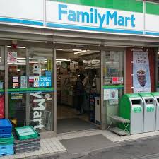 コンビニ　ファミリーマート勝どき駅前店（コンビニ）まで223m