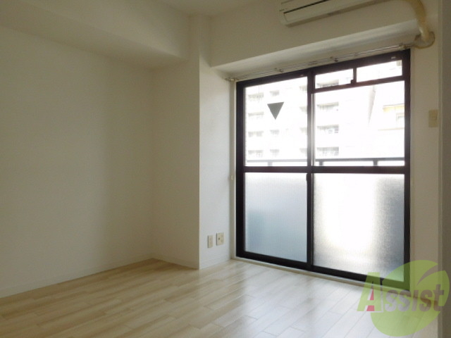 その他部屋・スペース　エアコンもついており明るいお部屋です