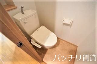 トイレ　※画像は別号室写真の為、現状を優先いたします。