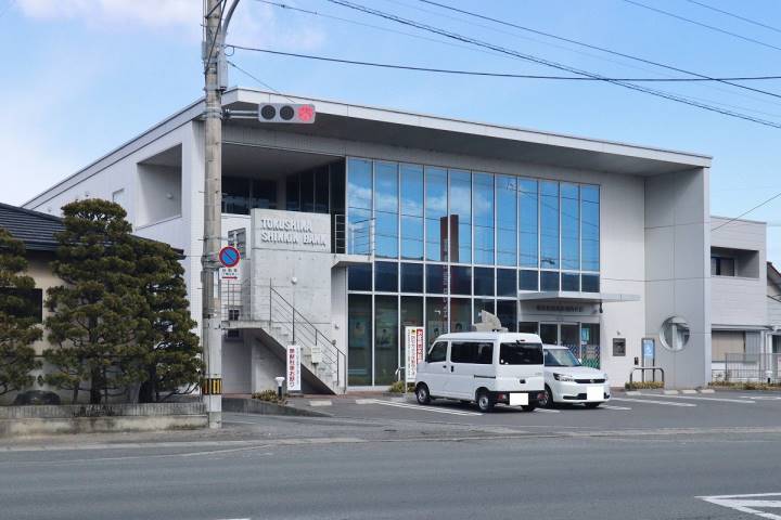 銀行　徳島信用金庫川内支店（銀行）まで1128m