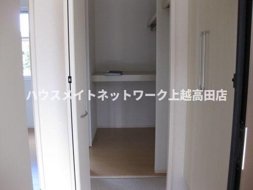 玄関　ウォークインクローゼット（参考101号室反転室内写真）