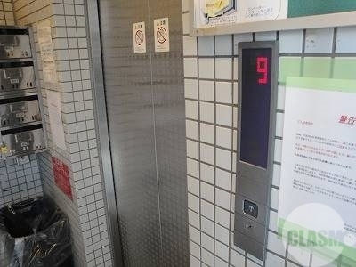 エントランス　エレベーター付き♪