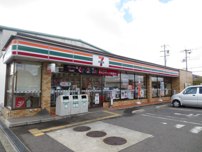 コンビニ　セブンイレブン（コンビニ）まで427m