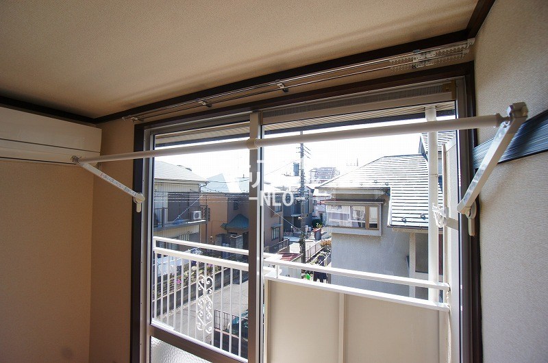 その他設備　雨の日や花粉の時期のお洗濯に欠かせない室内物干付き♪