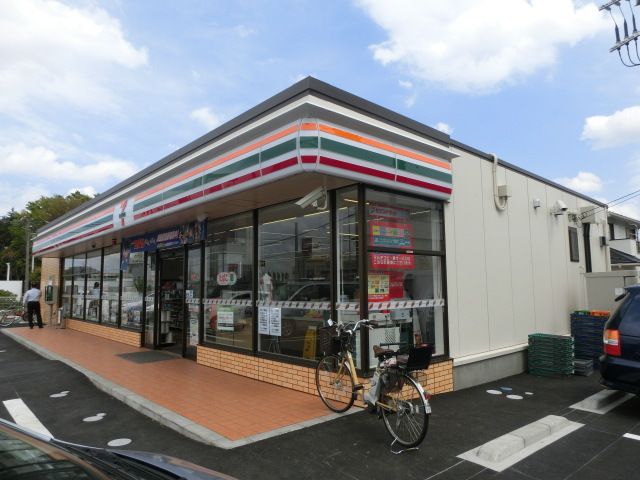 コンビニ　セブンイレブン（コンビニ）まで180m