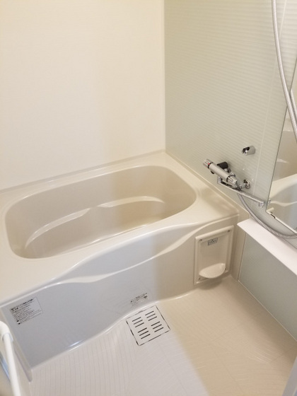 バス・シャワールーム　※別部屋の写真です
