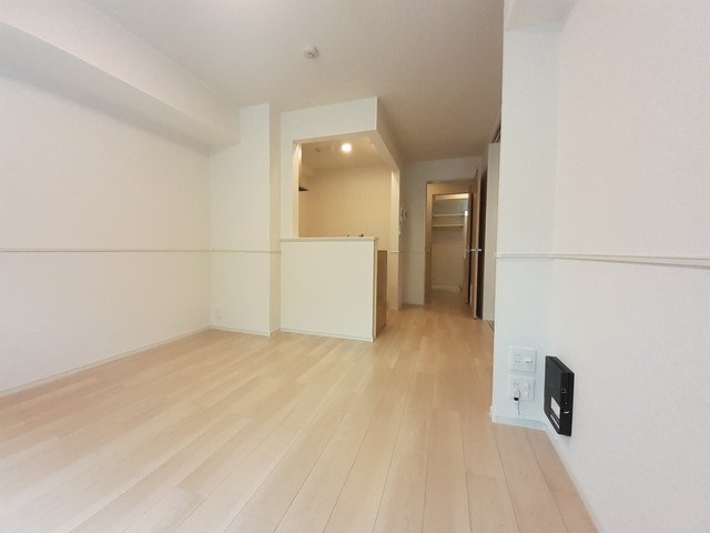 居室・リビング　こちらの居間で趣味の時間をお楽しみください