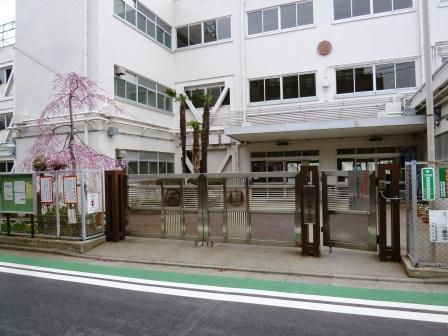 小学校　駒繋小学校（小学校）まで663m