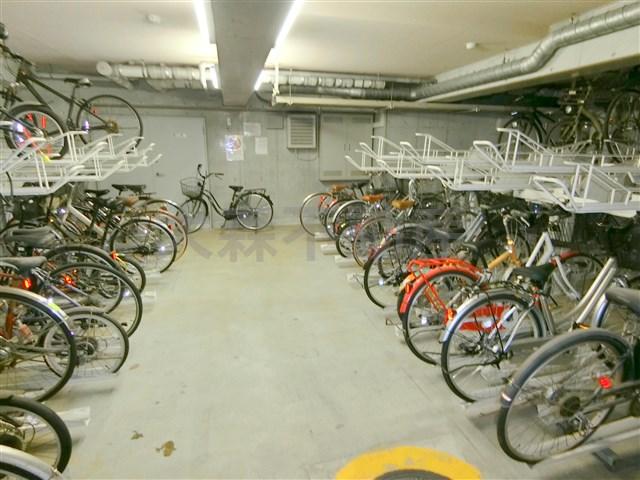 その他共有部分　屋根付きラック式の駐輪場