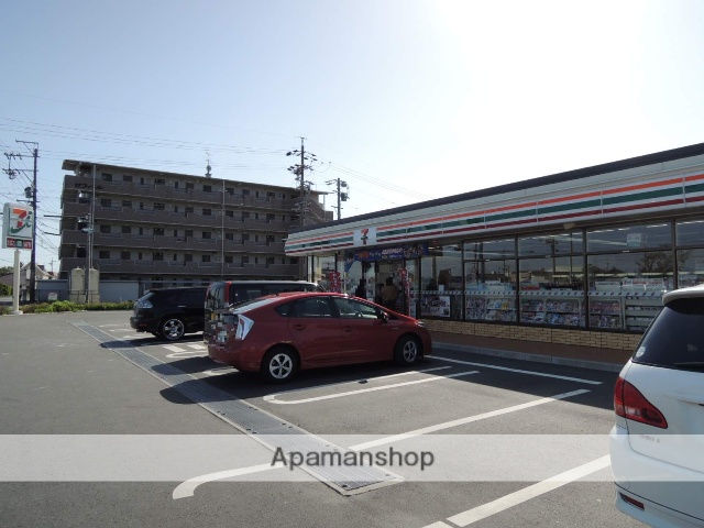 コンビニ　セブンイレブン（コンビニ）まで657m