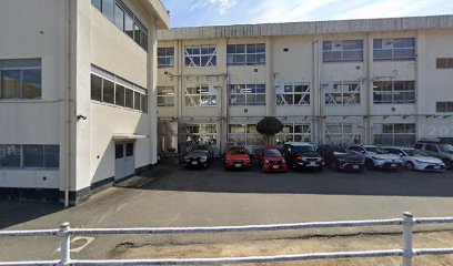 小学校　岡山市立御津南小学校（小学校）まで736m