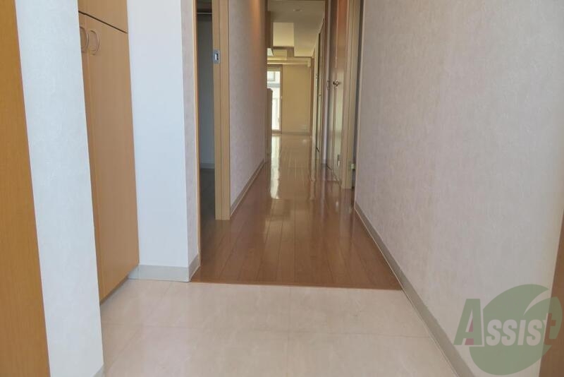 玄関　奥行きのよく分かるお写真になってます。