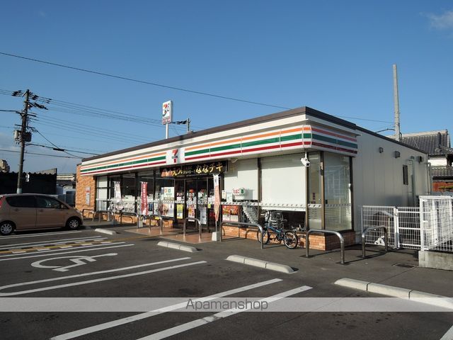 コンビニ　セブンイレブン（コンビニ）まで697m