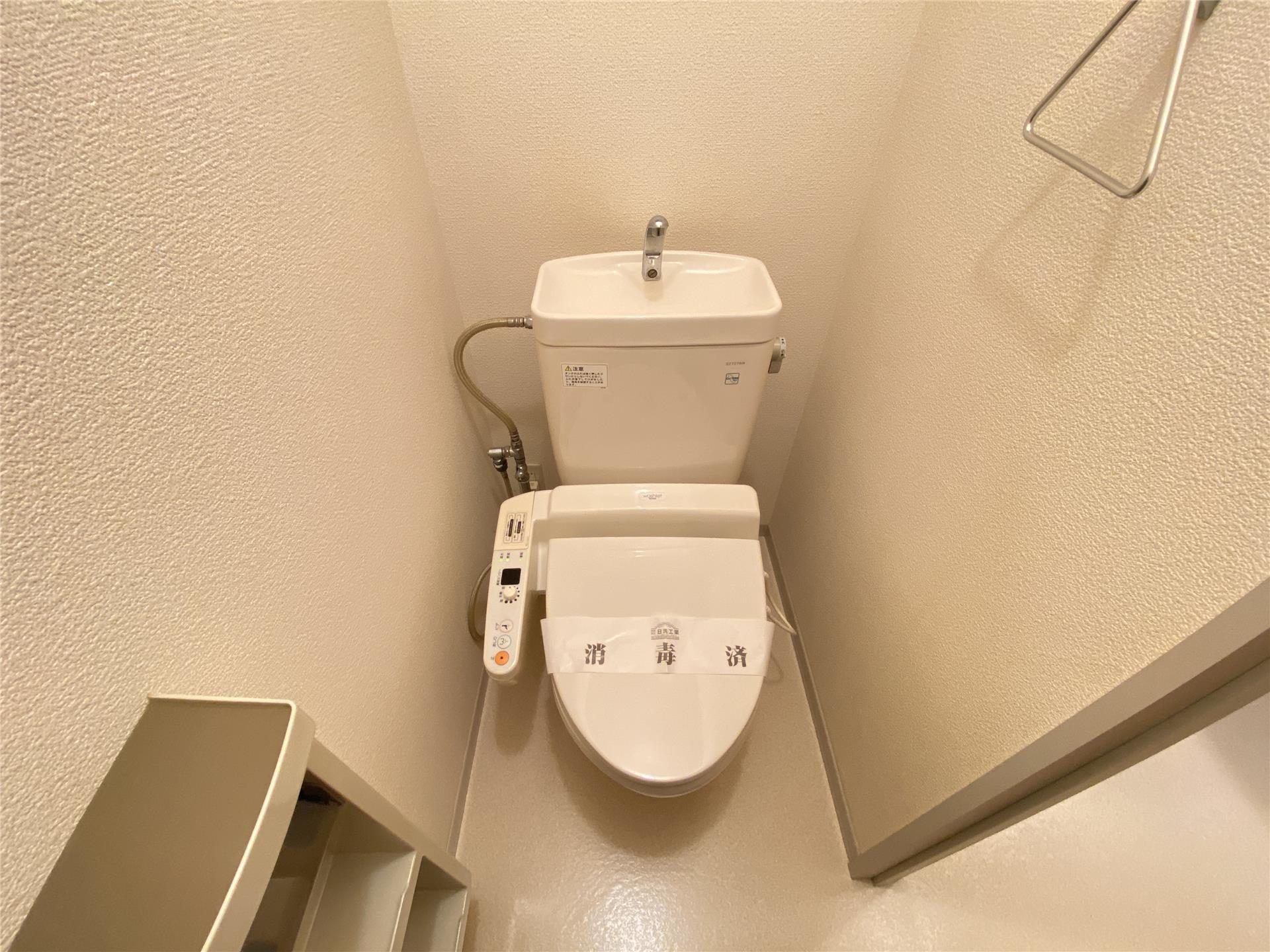 トイレ　温水洗浄暖房便座付トイレ