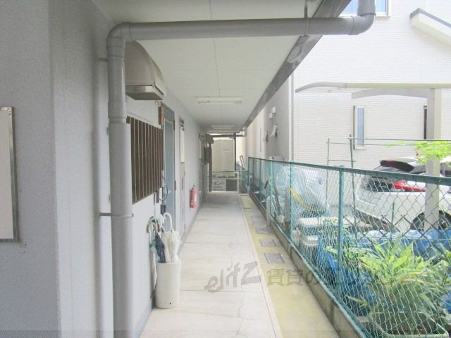 ロビー　通路