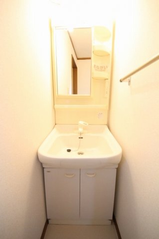 洗面設備　使いやすい独立洗面台です