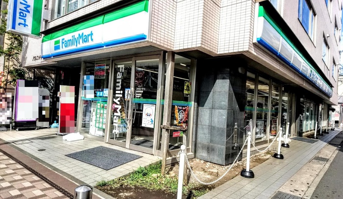 コンビニ　ファミリーマート（コンビニ）まで600m