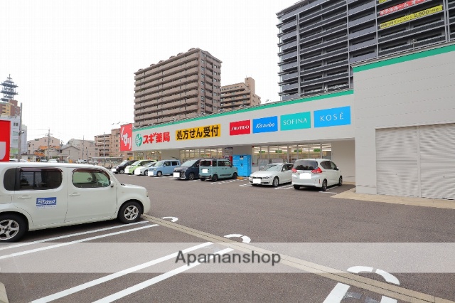 ドラックストア　スギ薬局岐阜駅西店（ドラッグストア）まで674m