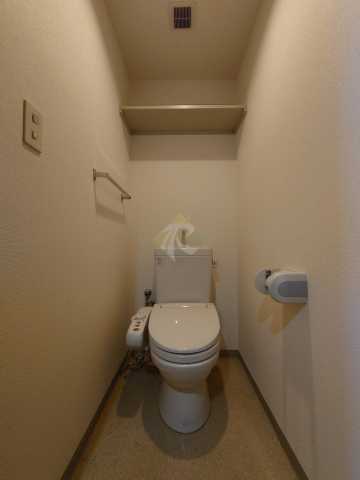 トイレ　別のお部屋の写真になります