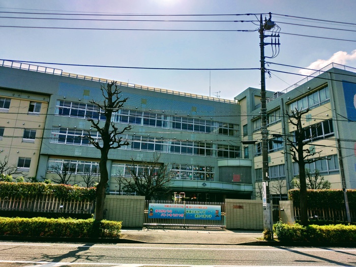 小学校　菅小学校（小学校）まで500m