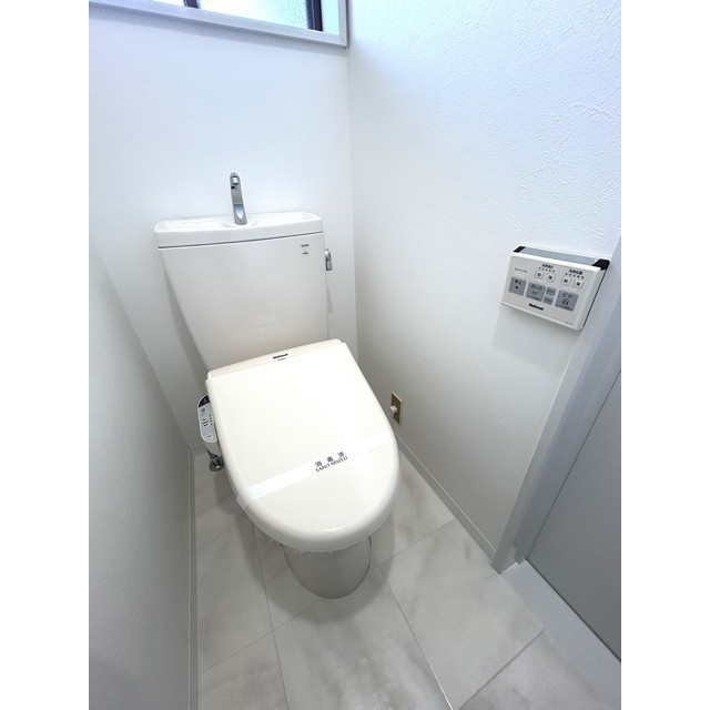 トイレ　ウォシュレット付き