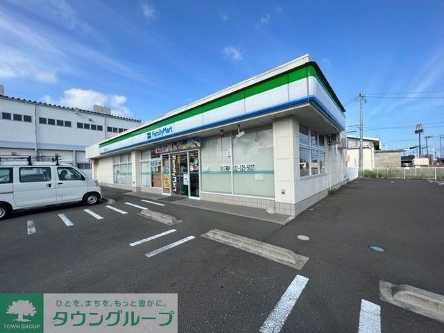 コンビニ　ファミリーマート岩沼相の原三丁目店（コンビニ）まで1050m
