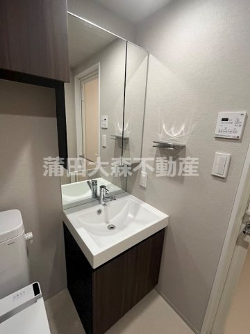 洗面設備　2面鏡の独立洗面台　洗面脱衣所